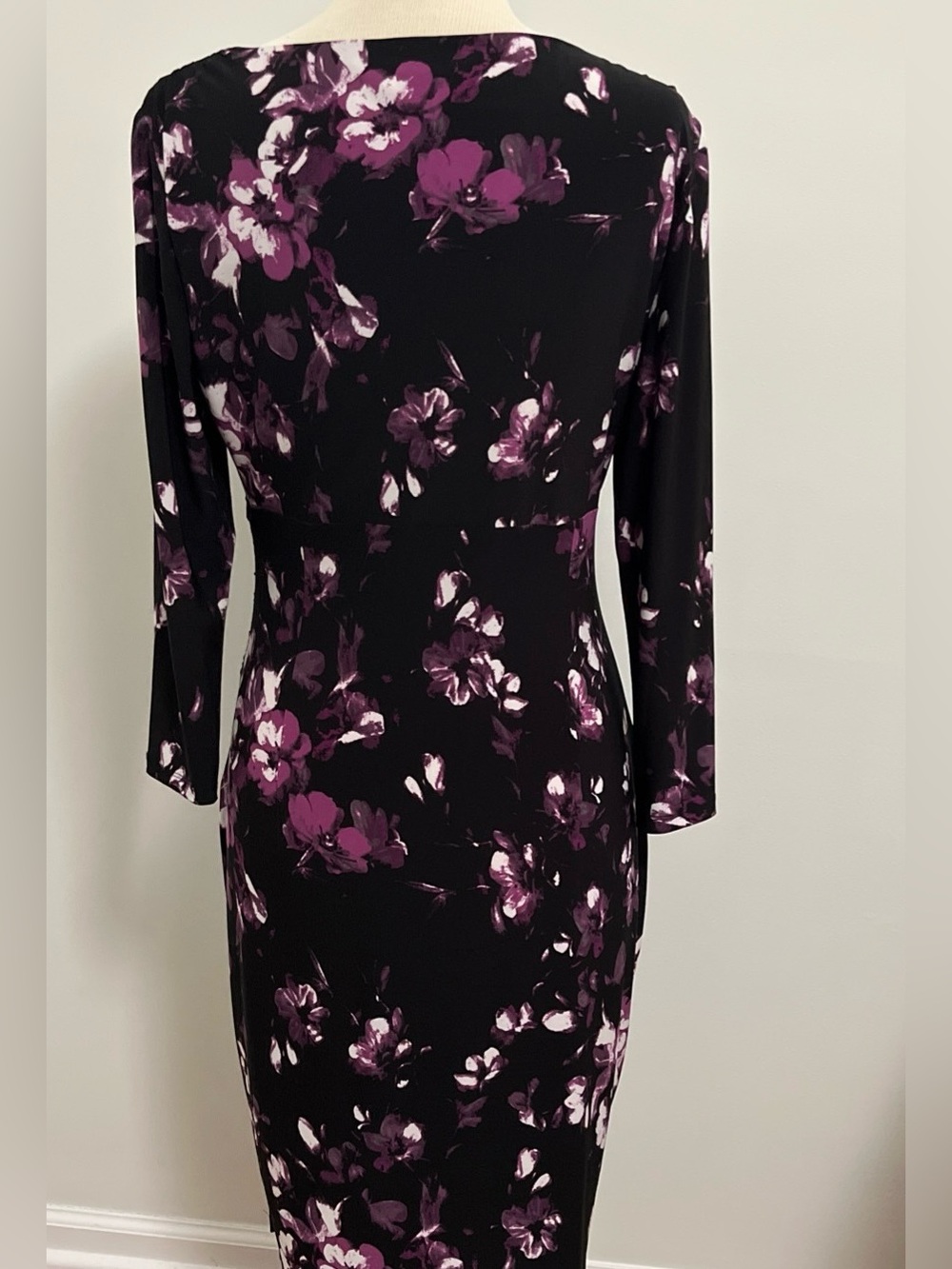 Lauren Ralph Lauren Floral V-Neck Ruched Dress - Picture 3 of 7